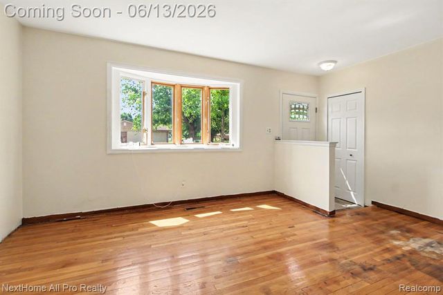14242 Park Street, Livonia, MI 48154