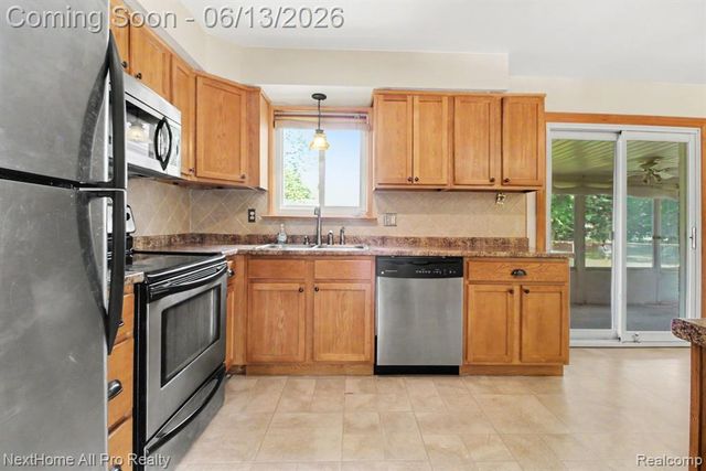 14242 Park Street, Livonia, MI 48154