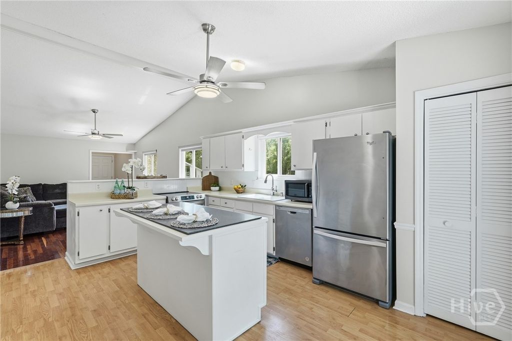 Image 4 of property listing at 103 Shoals Drive K12, Savannah, GA 31410