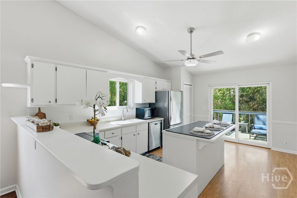 Image 5 of property listing at 103 Shoals Drive K12, Savannah, GA 31410