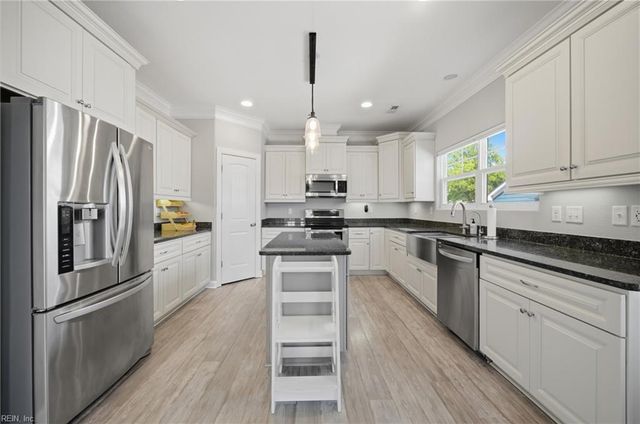 6325 Jonathans Cove DR, Virginia Beach, VA 23464