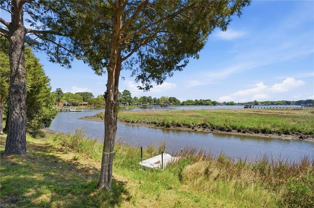 6325 Jonathans Cove DR, Virginia Beach, VA 23464