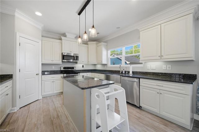 6325 Jonathans Cove DR, Virginia Beach, VA 23464