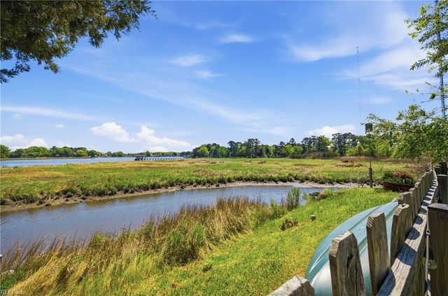 6325 Jonathans Cove DR, Virginia Beach, VA 23464