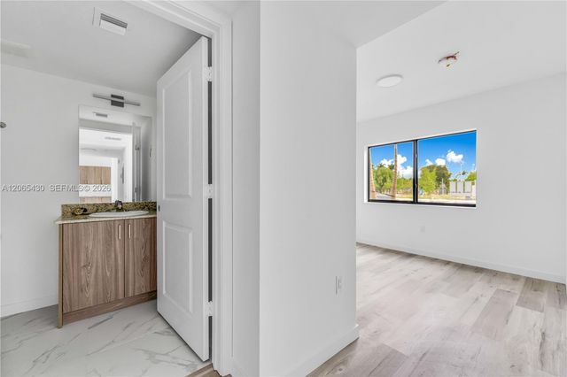 175 NW 160TH ST 103, North Miami Beach, FL 33169