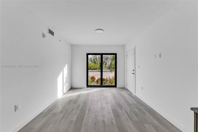 175 NW 160TH ST 103, North Miami Beach, FL 33169