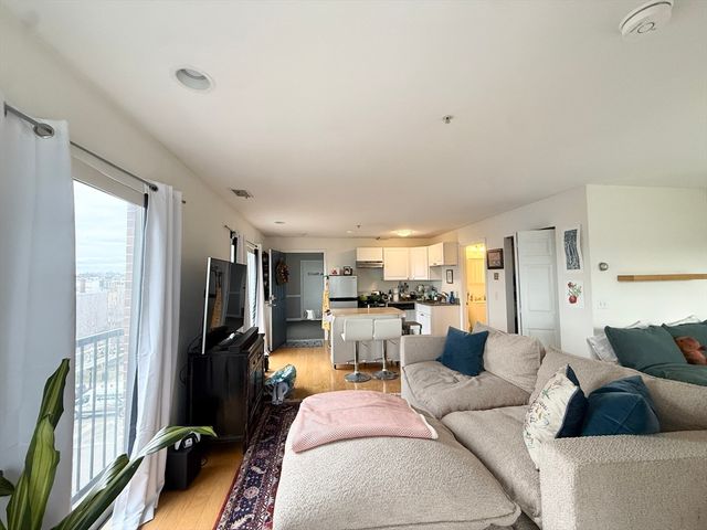 660 Cambridge St 404, Cambridge, MA 02141