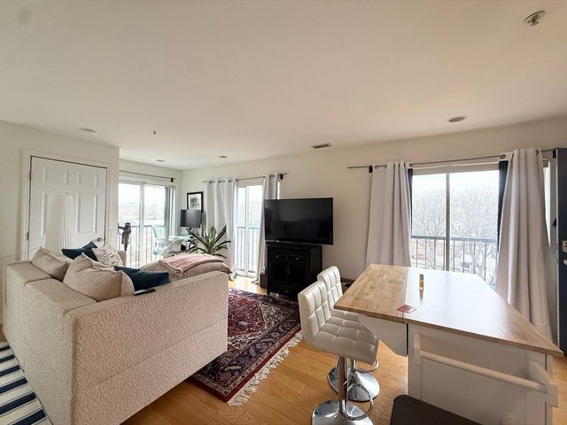 660 Cambridge St 404, Cambridge, MA 02141