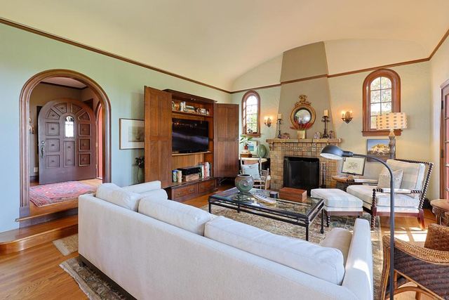 1027 Adella, Coronado, CA 92118