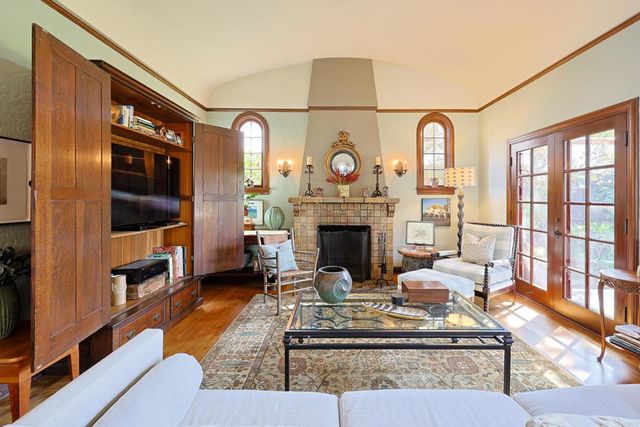1027 Adella, Coronado, CA 92118