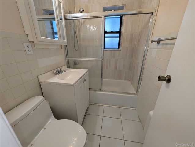 209-28 Hillside Avenue 2nd Fl, Queens Village, NY 11427