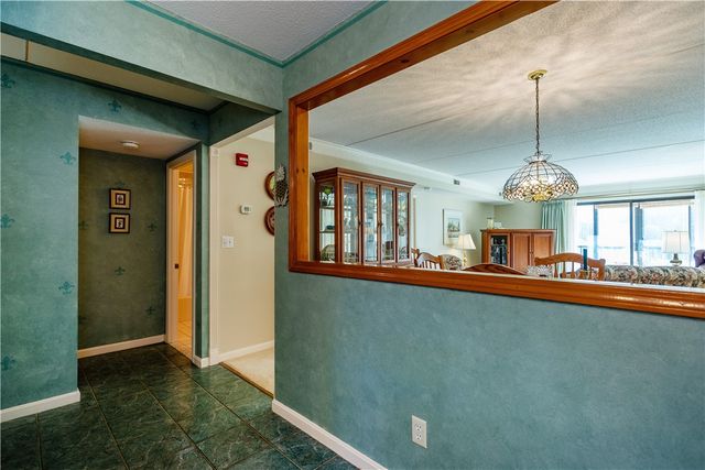 650 East Greenwich Avenue 5-108, West Warwick, RI 02893