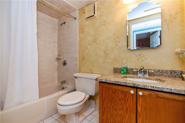 650 East Greenwich Avenue 5-108, West Warwick, RI 02893