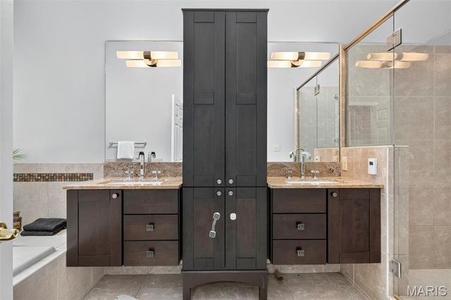 9017 Fair Oaks Crescent Court, Richmond Heights, MO 63117