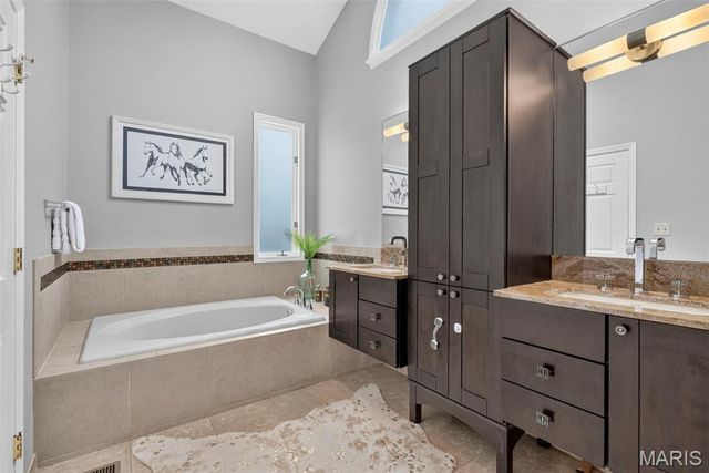 9017 Fair Oaks Crescent Court, Richmond Heights, MO 63117