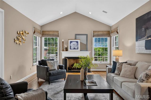 9017 Fair Oaks Crescent Court, Richmond Heights, MO 63117