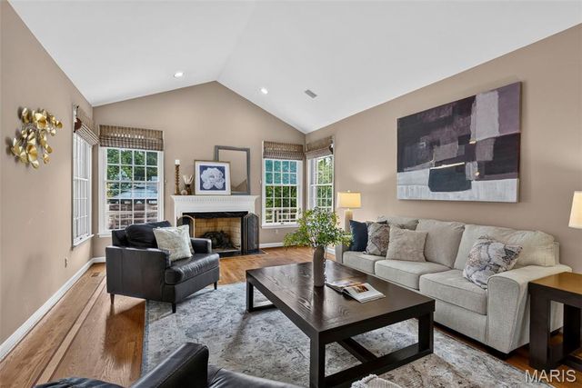 9017 Fair Oaks Crescent Court, Richmond Heights, MO 63117