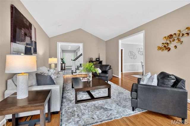 9017 Fair Oaks Crescent Court, Richmond Heights, MO 63117