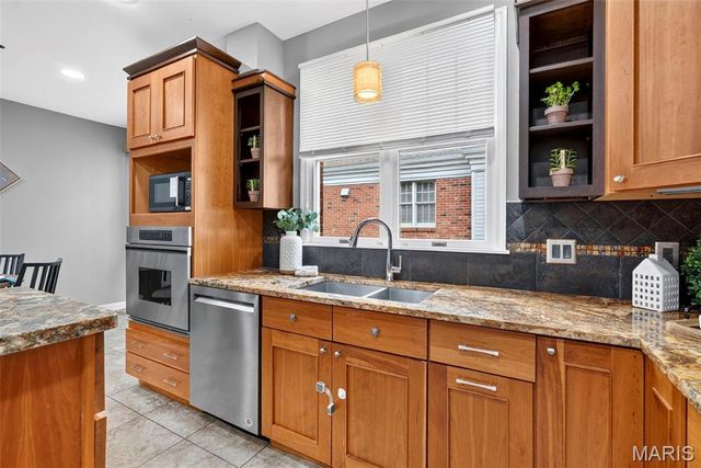 9017 Fair Oaks Crescent Court, Richmond Heights, MO 63117
