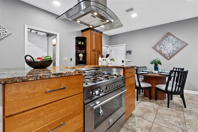 9017 Fair Oaks Crescent Court, Richmond Heights, MO 63117