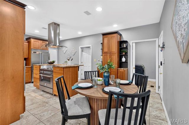 9017 Fair Oaks Crescent Court, Richmond Heights, MO 63117