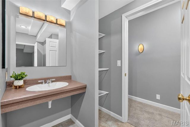 9017 Fair Oaks Crescent Court, Richmond Heights, MO 63117