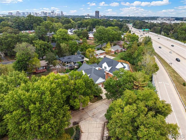 9017 Fair Oaks Crescent Court, Richmond Heights, MO 63117