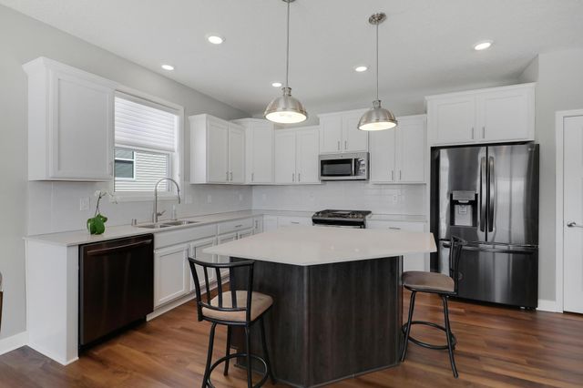1216 Oak Tree Court, Carver, MN 55315