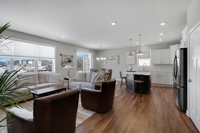 1216 Oak Tree Court, Carver, MN 55315