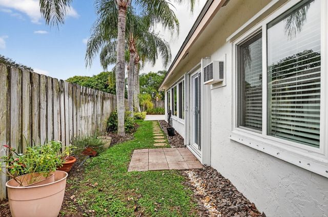 21725 Chimney Rock Park Circle, Boca Raton, FL 33428