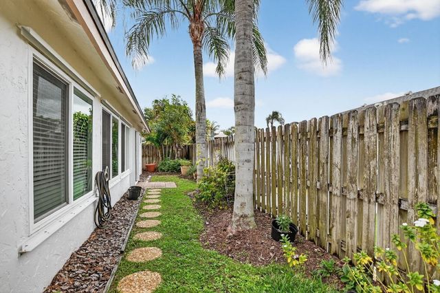 21725 Chimney Rock Park Circle, Boca Raton, FL 33428