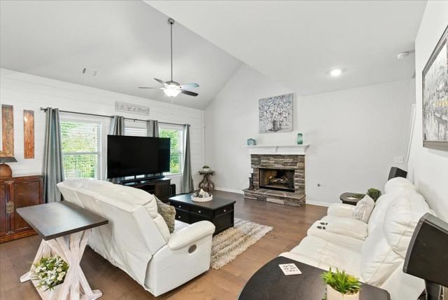 519 Amber Stone, Waleska, GA 30183