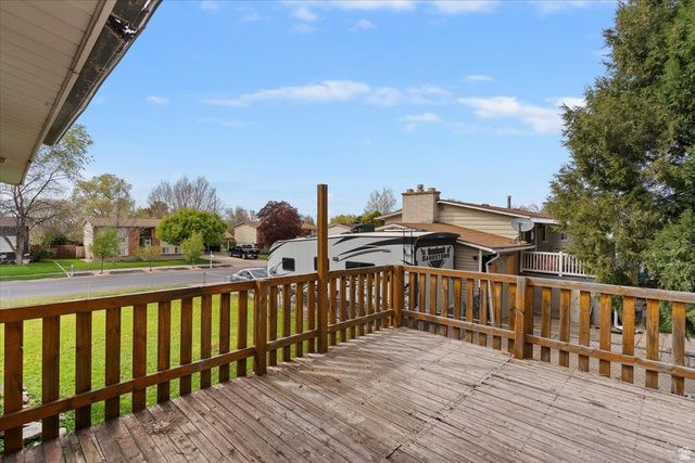 954 W 2400 N, Clinton, UT 84015