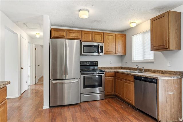 954 W 2400 N, Clinton, UT 84015