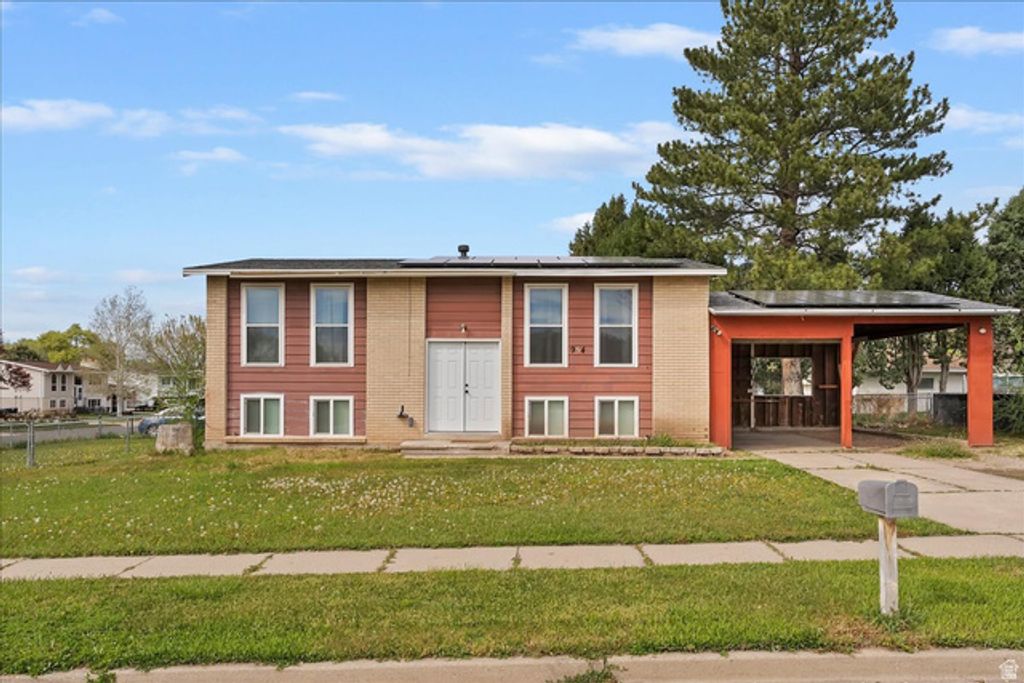 954 W 2400 N, Clinton, UT 84015