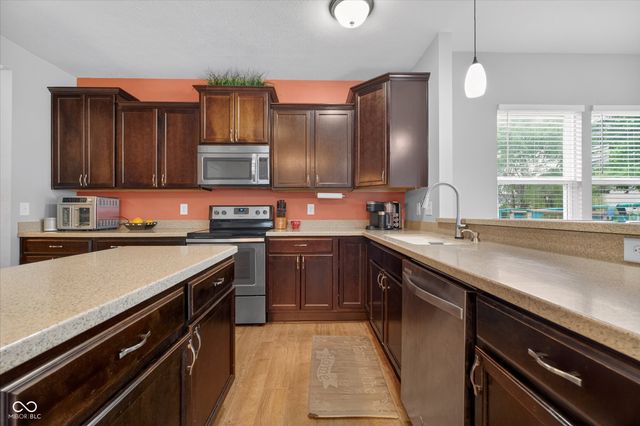 5855 W Commonview Drive, Mccordsville, IN 46055