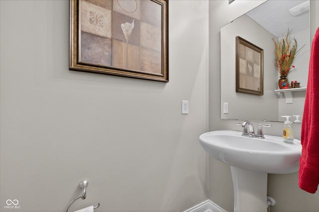 5855 W Commonview Drive, Mccordsville, IN 46055