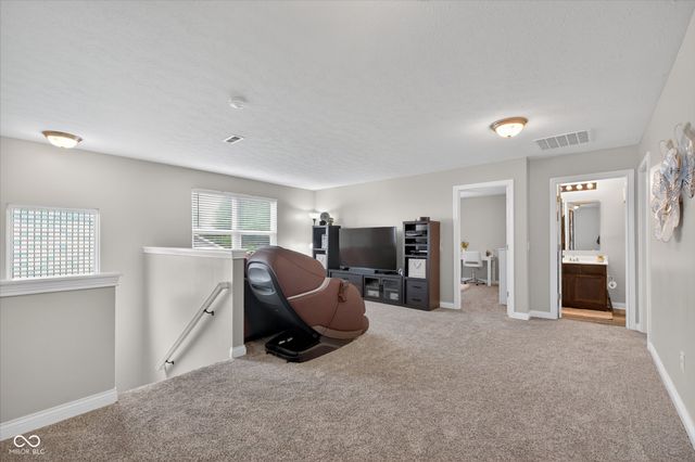 5855 W Commonview Drive, Mccordsville, IN 46055