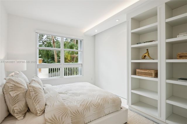 715 Crandon Blvd 206, Key Biscayne, FL 33149