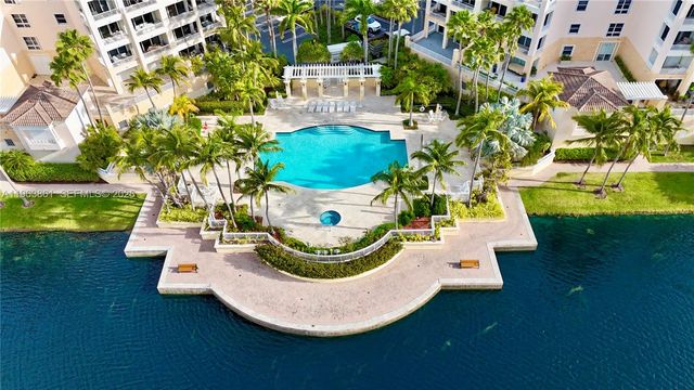 715 Crandon Blvd 206, Key Biscayne, FL 33149
