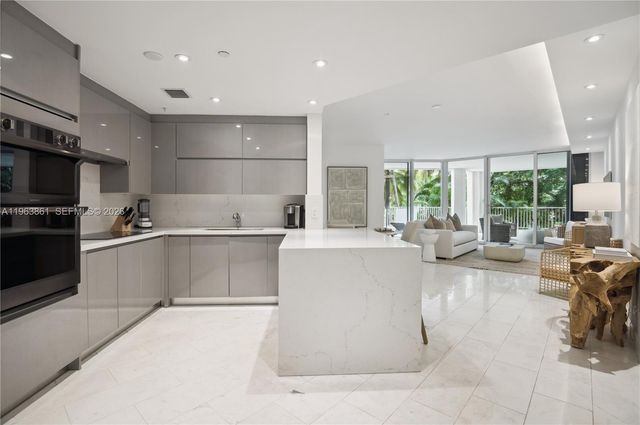 715 Crandon Blvd 206, Key Biscayne, FL 33149