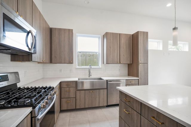 594 Janisch Road, Houston, TX 77018