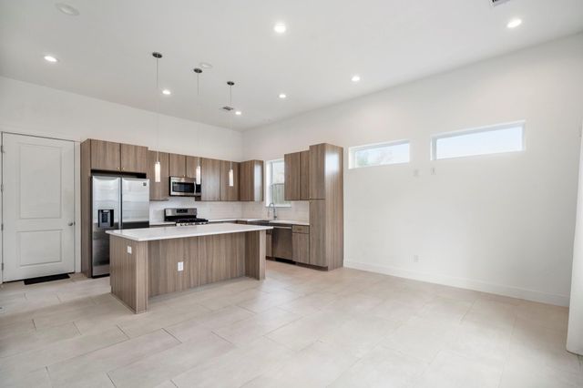 594 Janisch Road, Houston, TX 77018