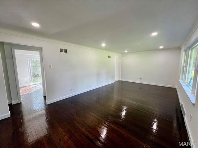 83 Grand Circle Drive, Maryland Heights, MO 63043