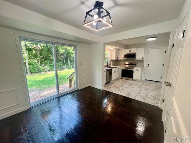 83 Grand Circle Drive, Maryland Heights, MO 63043