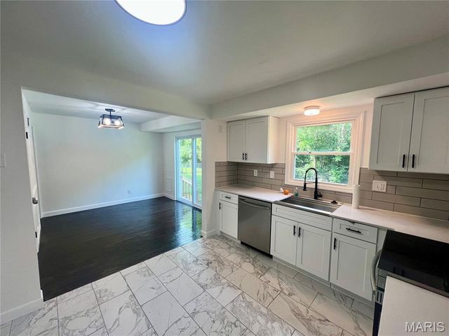 83 Grand Circle Drive, Maryland Heights, MO 63043