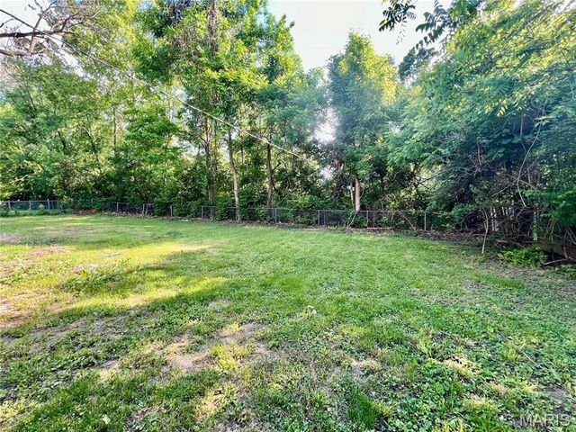 83 Grand Circle Drive, Maryland Heights, MO 63043