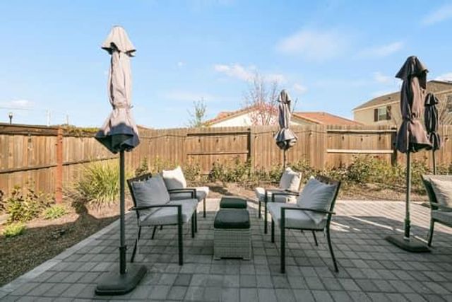 7447 Darque Way, Elk Grove, CA 95757