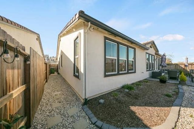 7447 Darque Way, Elk Grove, CA 95757