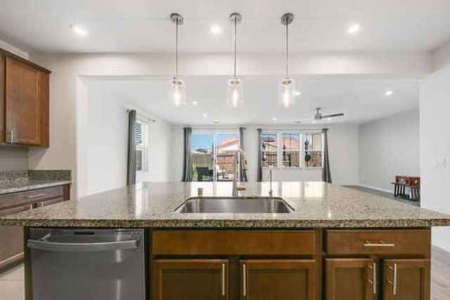 7447 Darque Way, Elk Grove, CA 95757